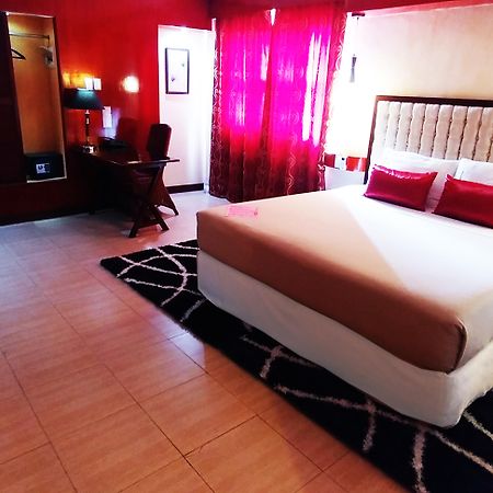 Dulcinea Hotel And Suites Lapu-Lapu City Bagian luar foto