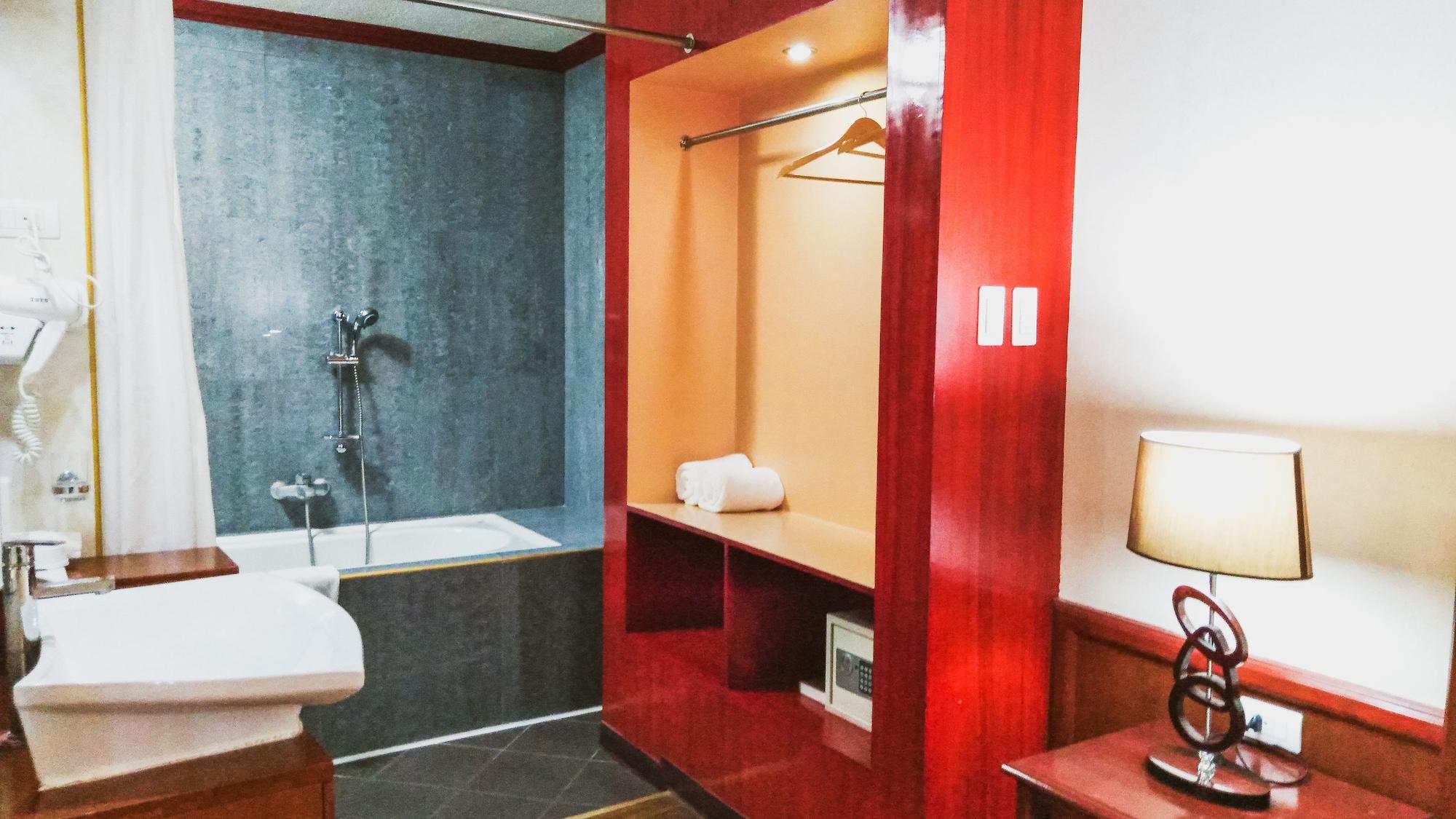 Dulcinea Hotel And Suites Lapu-Lapu City Bagian luar foto