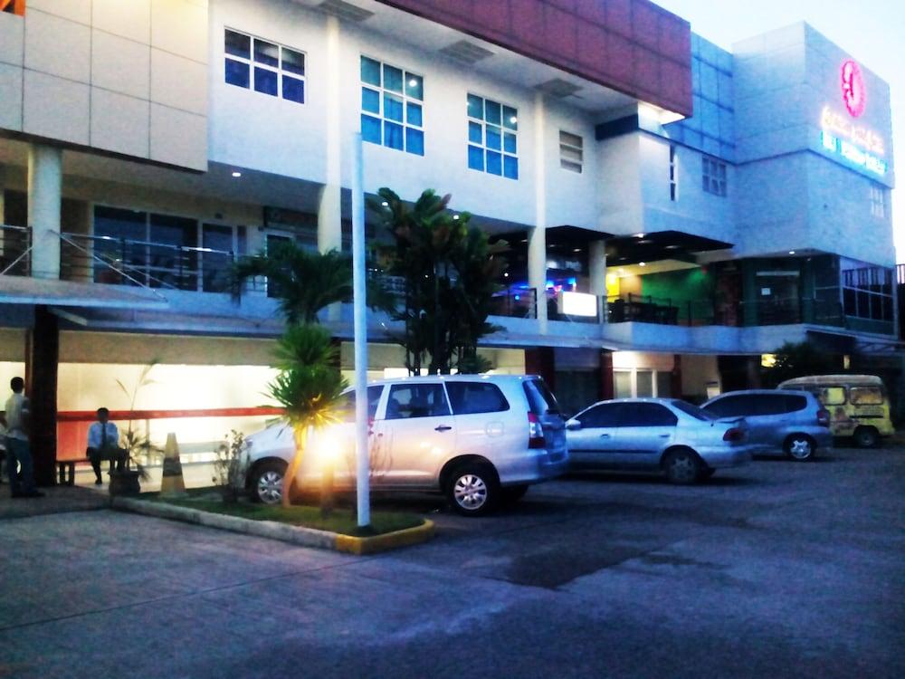 Dulcinea Hotel And Suites Lapu-Lapu City Bagian luar foto