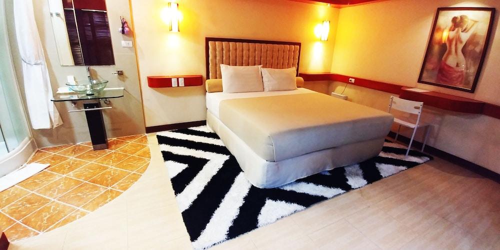 Dulcinea Hotel And Suites Lapu-Lapu City Bagian luar foto