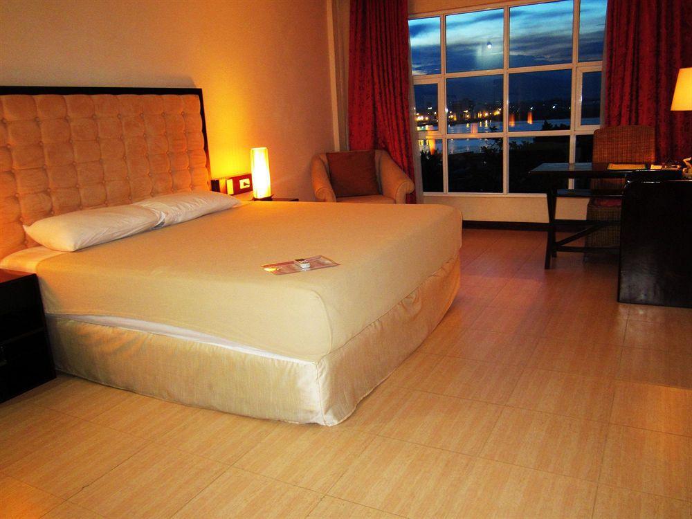 Dulcinea Hotel And Suites Lapu-Lapu City Bagian luar foto