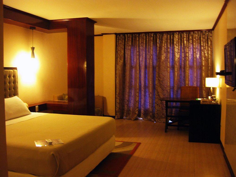 Dulcinea Hotel And Suites Lapu-Lapu City Bagian luar foto