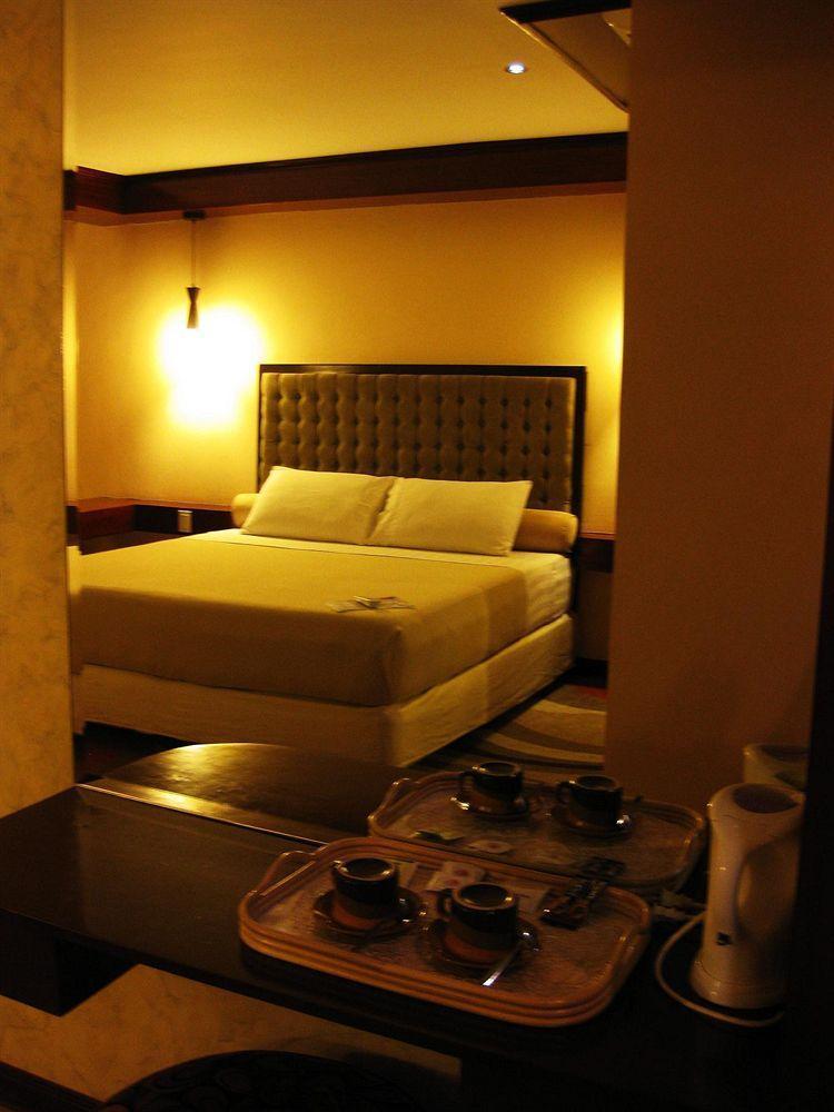 Dulcinea Hotel And Suites Lapu-Lapu City Bagian luar foto