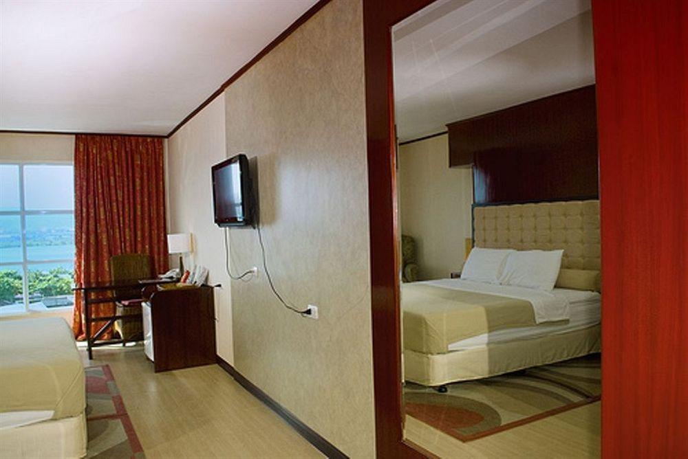 Dulcinea Hotel And Suites Lapu-Lapu City Bagian luar foto