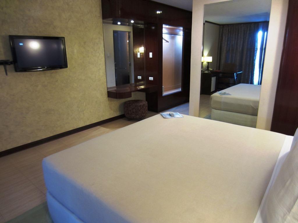 Dulcinea Hotel And Suites Lapu-Lapu City Bagian luar foto