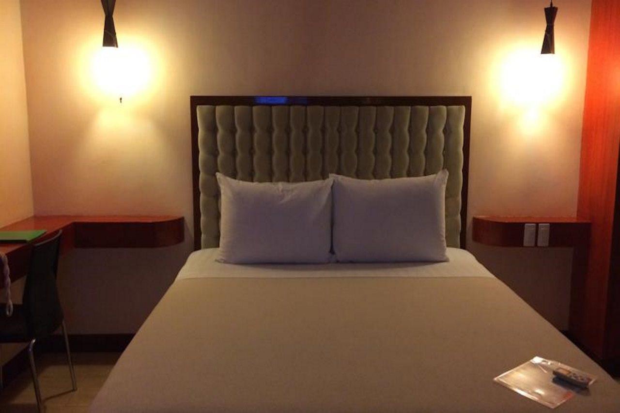 Dulcinea Hotel And Suites Lapu-Lapu City Bagian luar foto