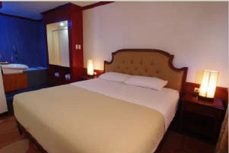 Dulcinea Hotel And Suites Lapu-Lapu City Bagian luar foto