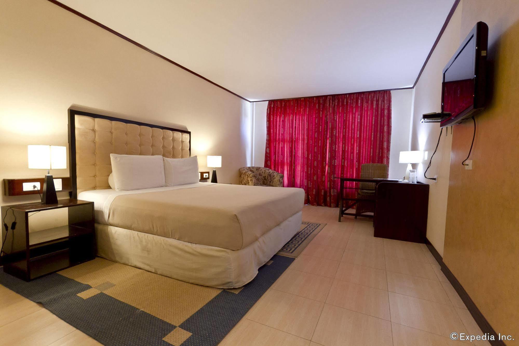 Dulcinea Hotel And Suites Lapu-Lapu City Bagian luar foto