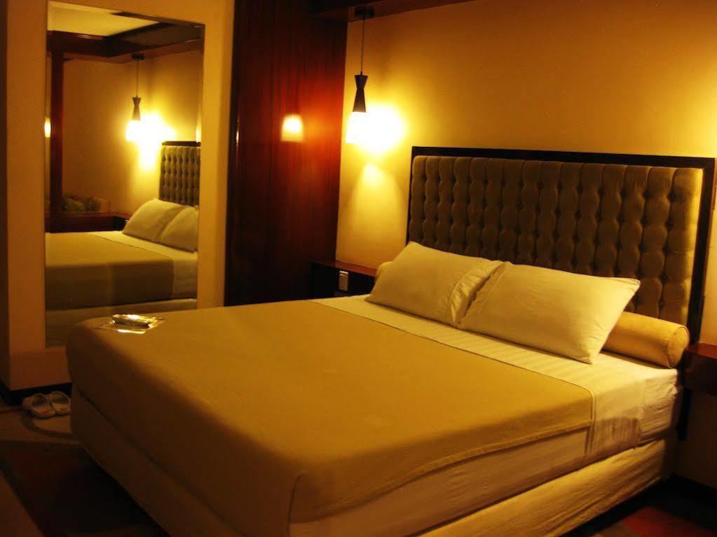 Dulcinea Hotel And Suites Lapu-Lapu City Bagian luar foto
