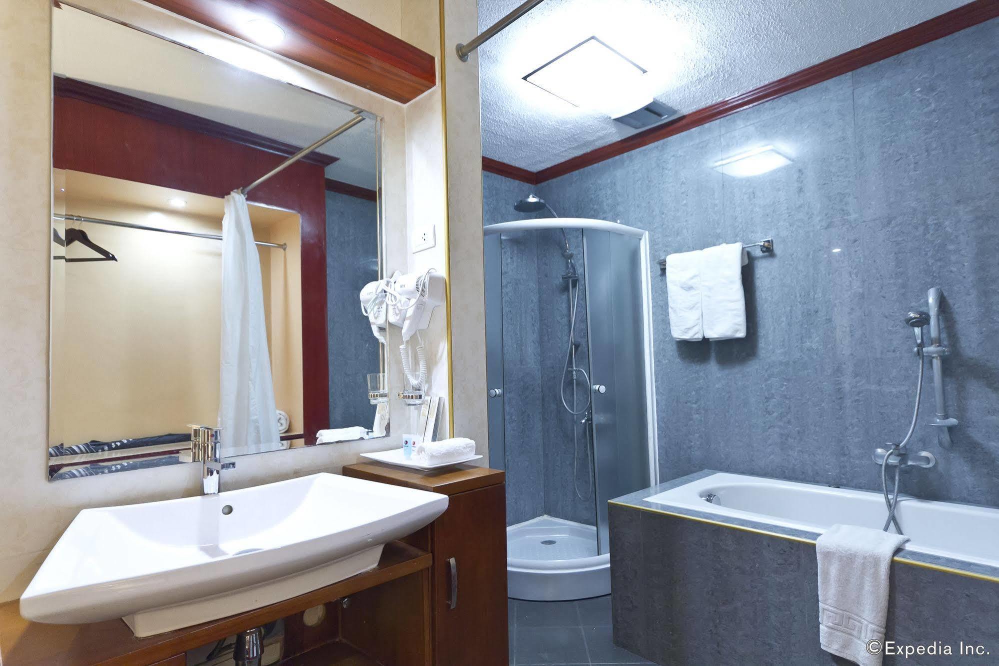 Dulcinea Hotel And Suites Lapu-Lapu City Bagian luar foto