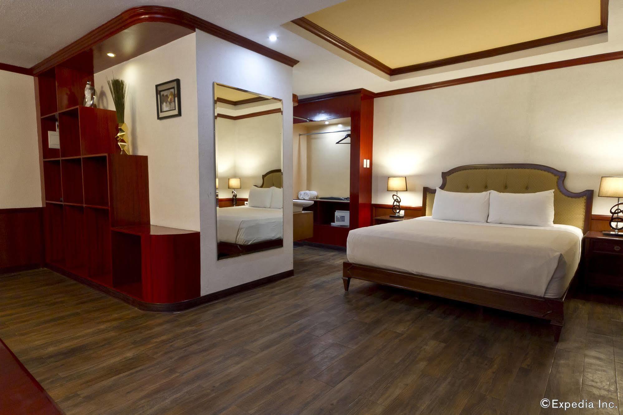 Dulcinea Hotel And Suites Lapu-Lapu City Bagian luar foto