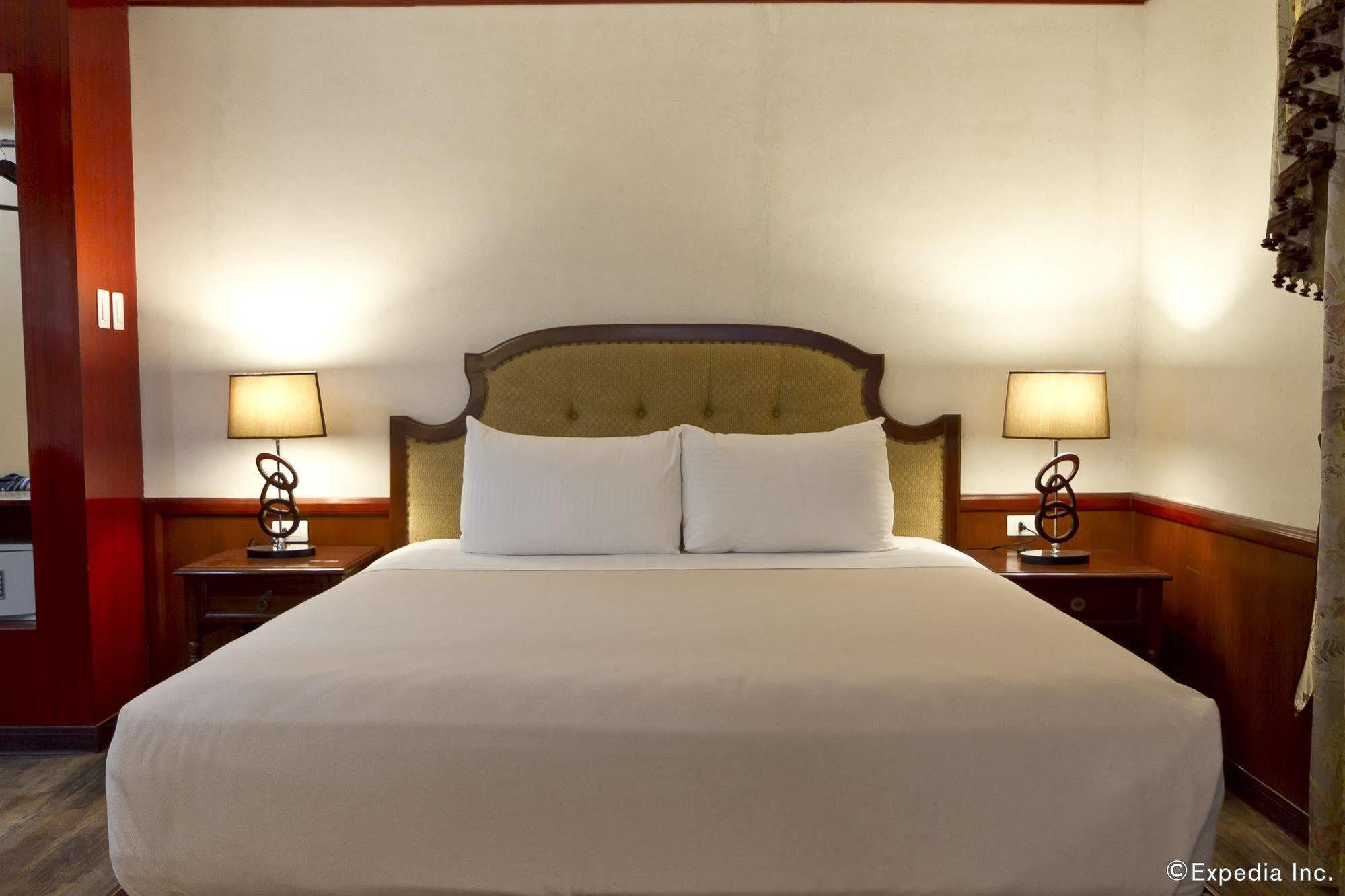 Dulcinea Hotel And Suites Lapu-Lapu City Bagian luar foto