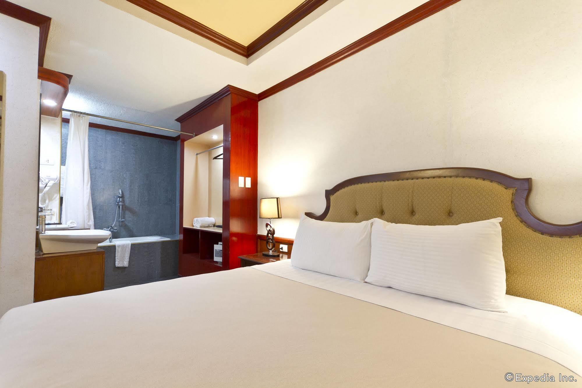 Dulcinea Hotel And Suites Lapu-Lapu City Bagian luar foto