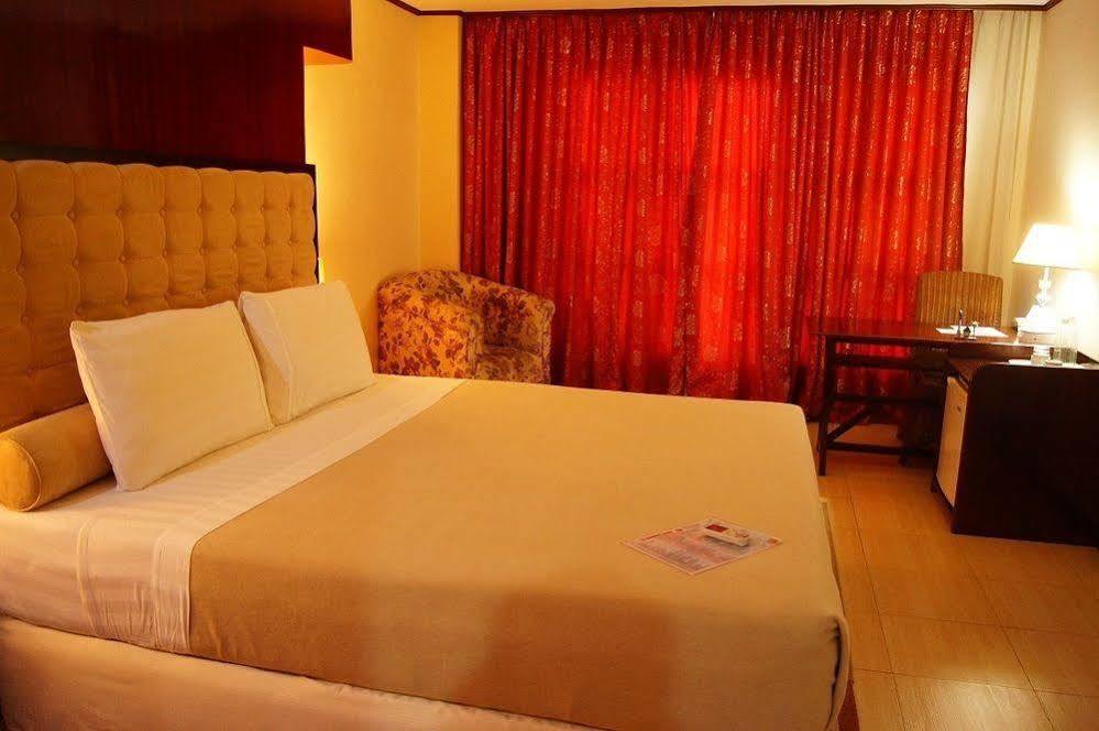 Dulcinea Hotel And Suites Lapu-Lapu City Bagian luar foto