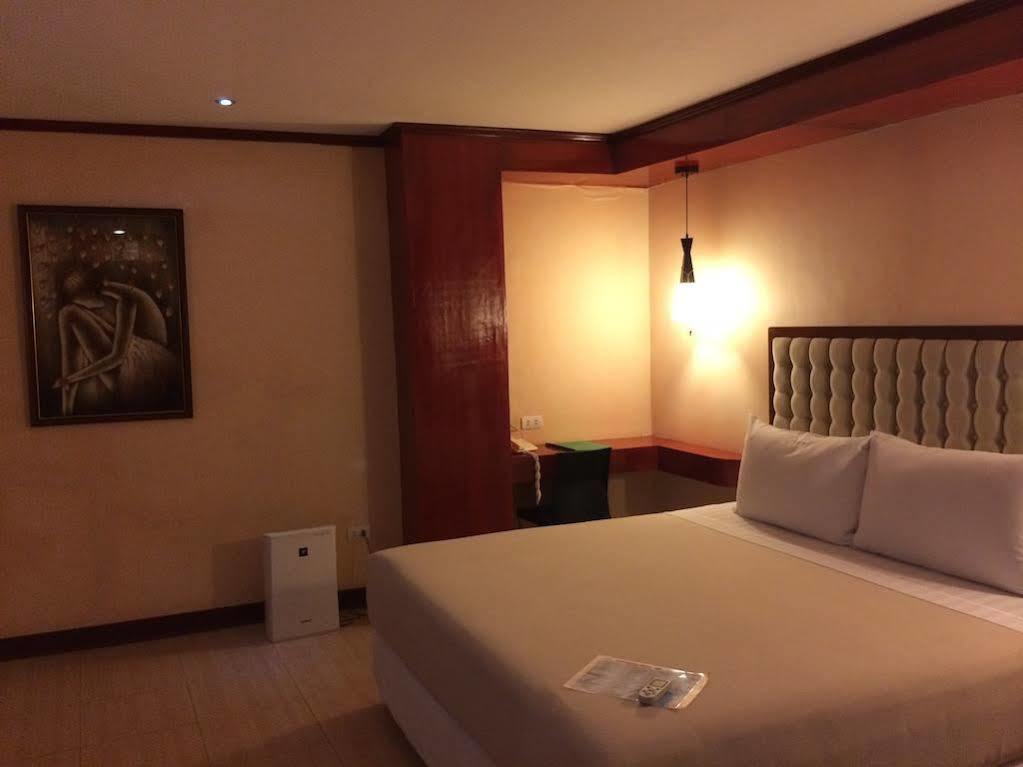 Dulcinea Hotel And Suites Lapu-Lapu City Bagian luar foto